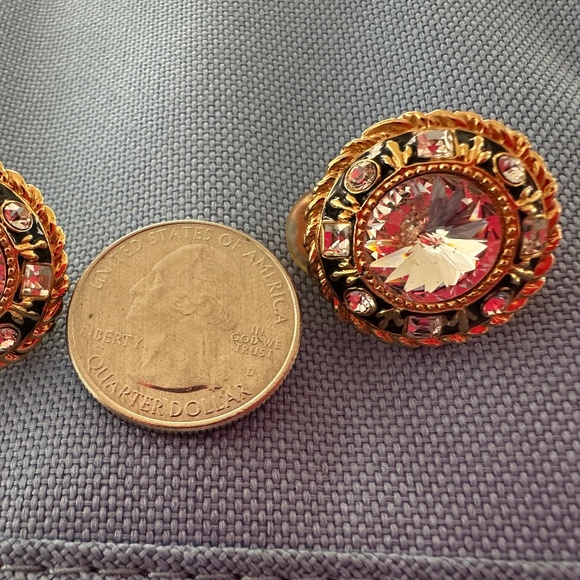 ST. JOHN EARRINGS Vintage Clip on earrings - Picture 4 of 4